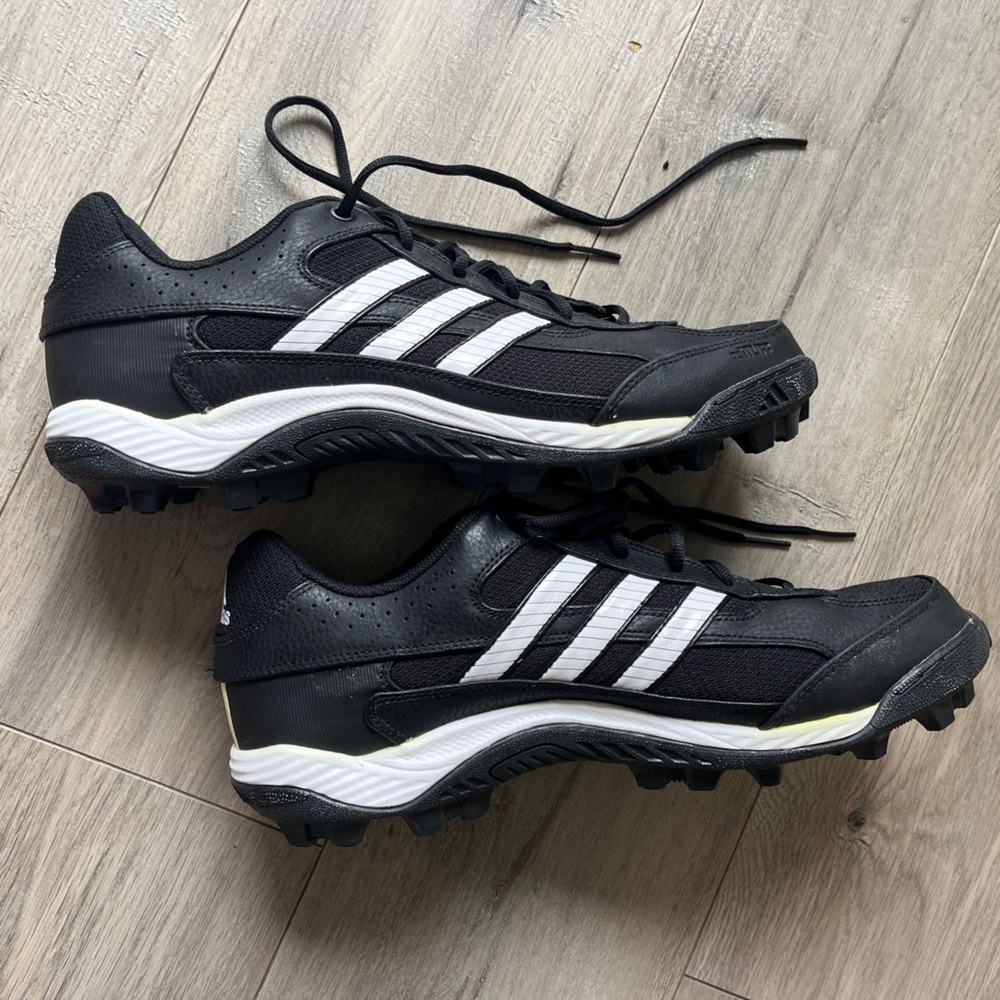 ADIDAS men football cleats black, size 14, Very good condition. Like NEW